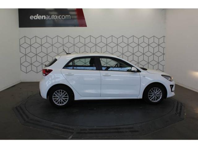 Kia Rio image 8