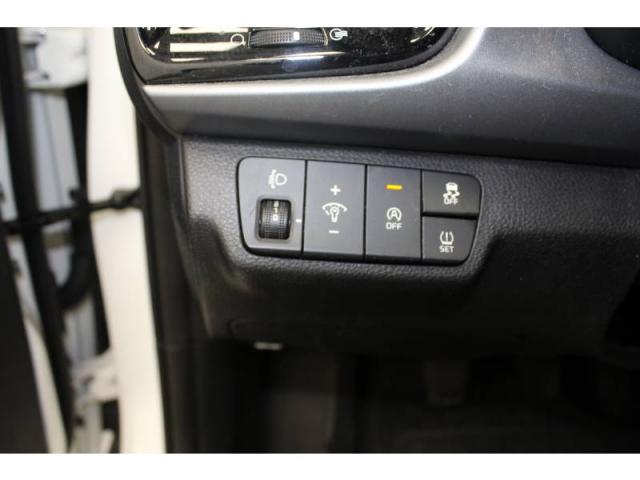 Kia Rio image 1