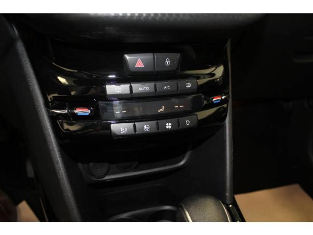 Peugeot 2008 image 6
