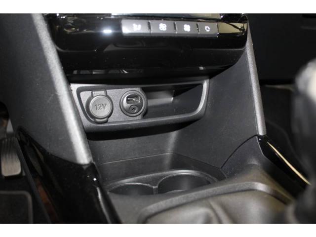Peugeot 2008 image 1