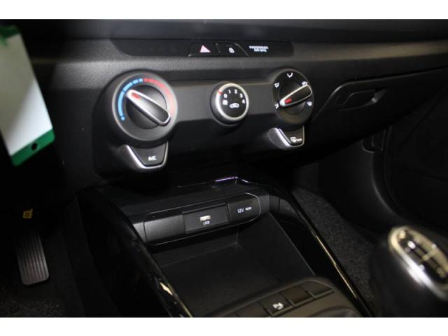 Kia Rio image 5