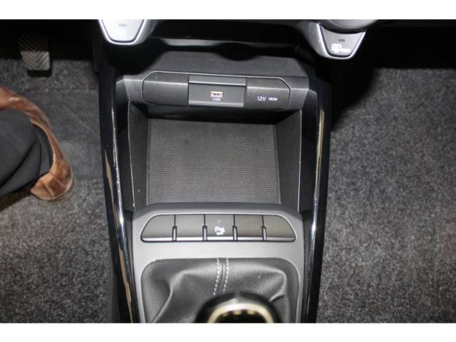 Kia Rio image 8