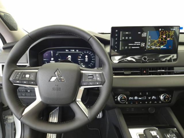 Mitsubishi Outlander image 8