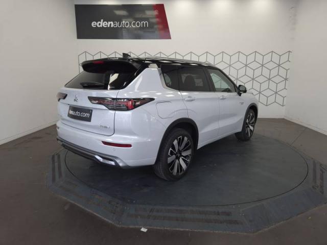 Mitsubishi Outlander image 9