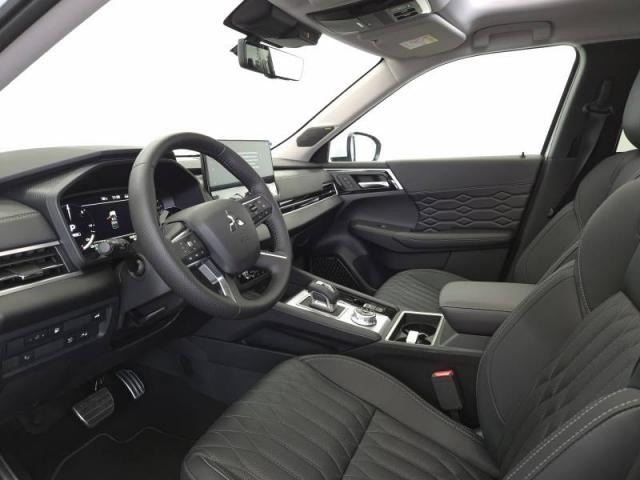 Mitsubishi Outlander image 7