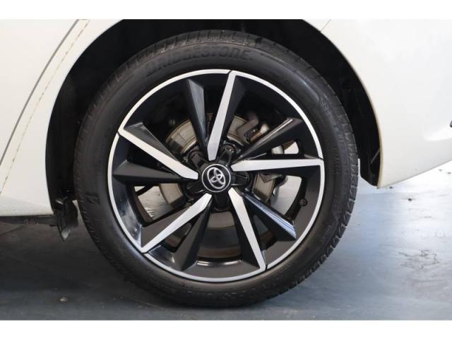 Toyota Auris image 5