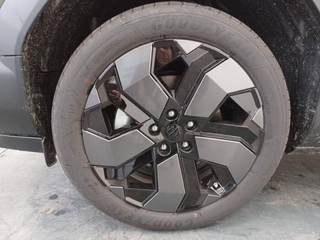 Suzuki Vitara image 2