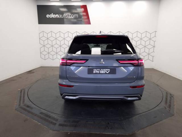 Mitsubishi Outlander image 6