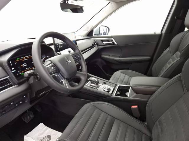 Mitsubishi Outlander image 9