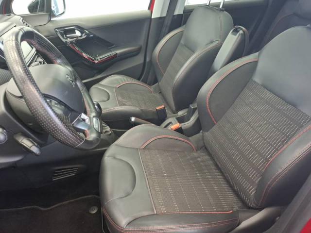 Peugeot 208 image 1