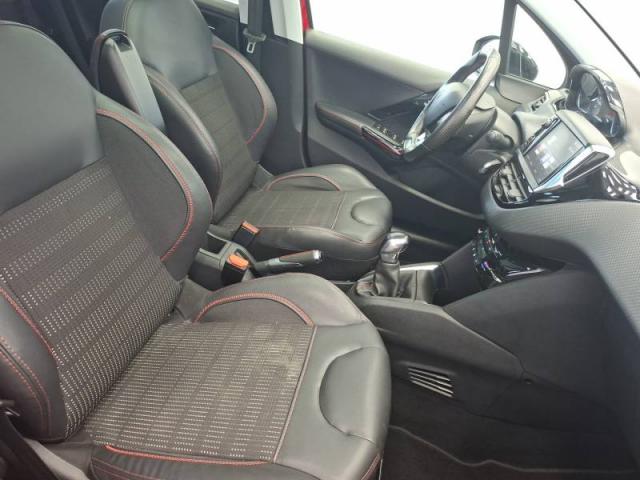Peugeot 208 image 9