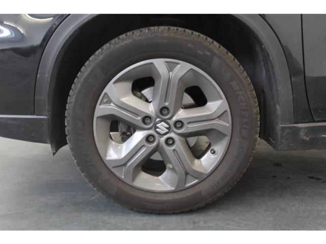 Suzuki Vitara image 6