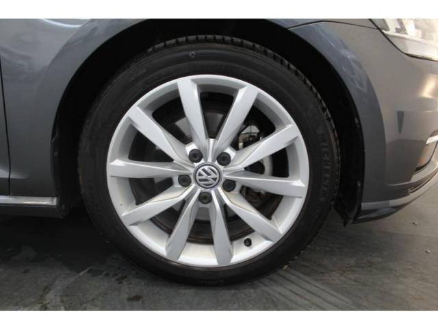 Volkswagen Golf image 9
