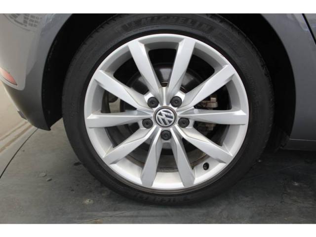 Volkswagen Golf image 8