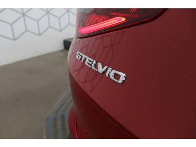 Alfa Romeo Stelvio image 9