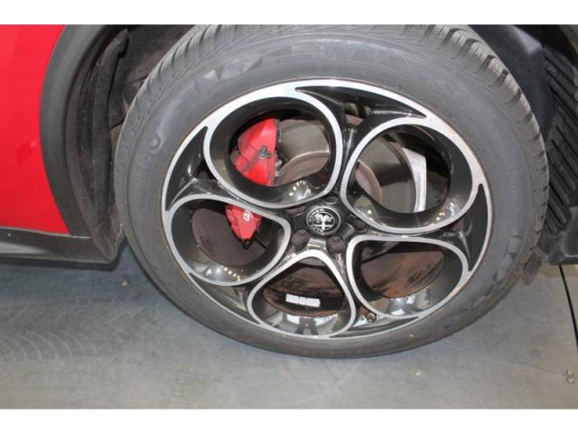 Alfa Romeo Stelvio image 4