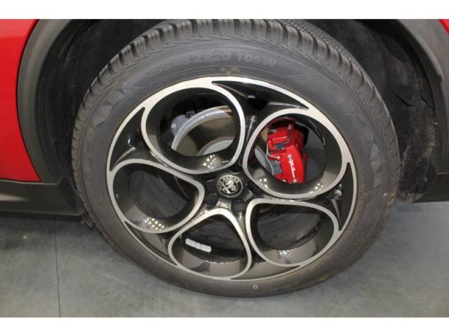 Alfa Romeo Stelvio image 8