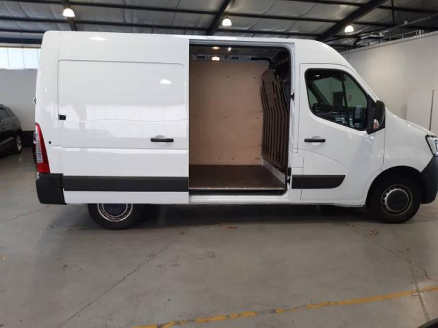 Renault Master image 2