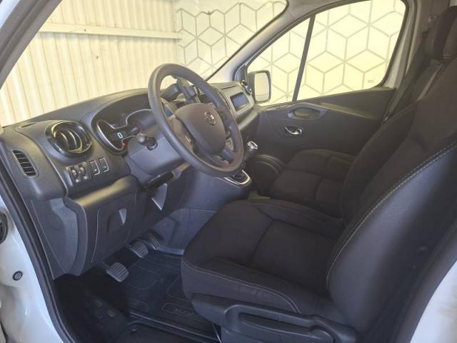 Nissan Nv300 image 6