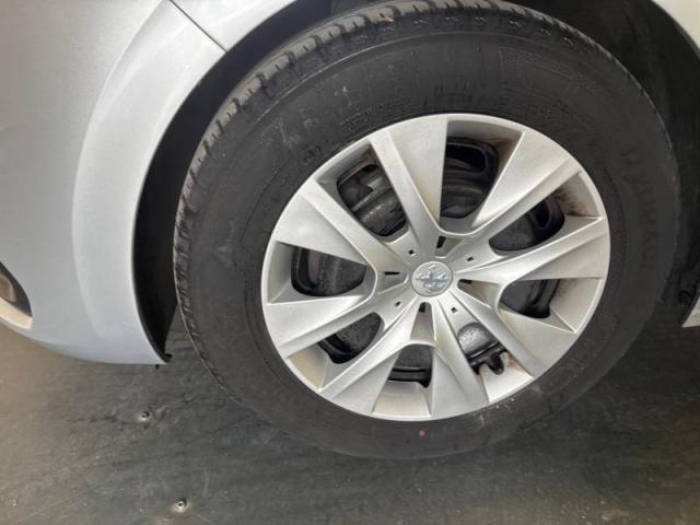 Peugeot 208 image 6