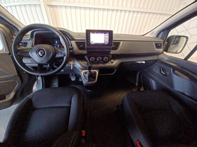 Renault Trafic image 2