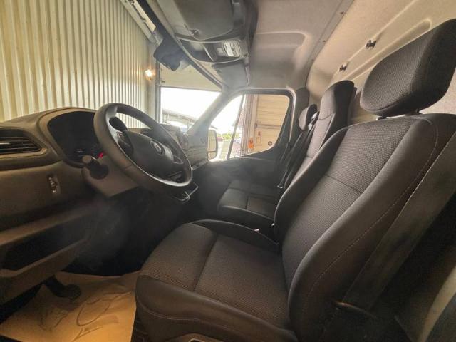Renault Master image 2