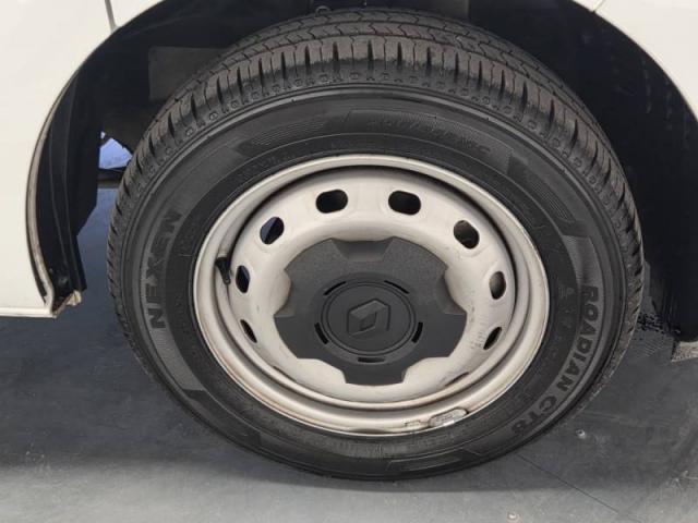 Renault Trafic image 2