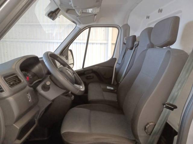 Renault Master image 2