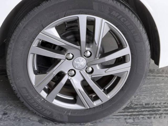 Peugeot 208 image 2