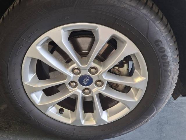 Ford Kuga image 5