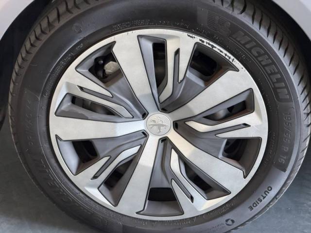 Peugeot 208 image 1