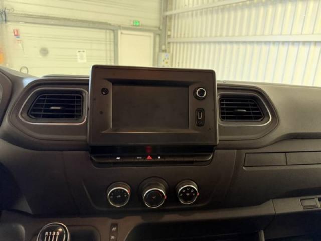 Renault Master image 2