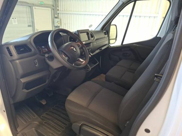 Renault Master image 2