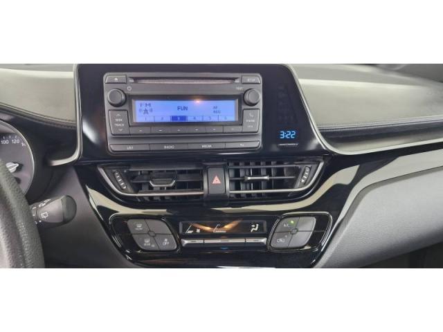 Toyota C-Hr image 2