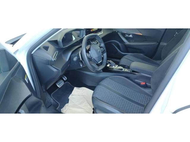 Peugeot 2008 image 6