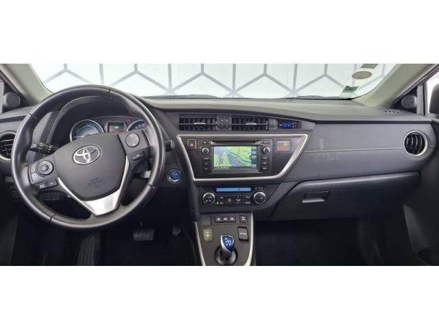 Toyota Auris image 9