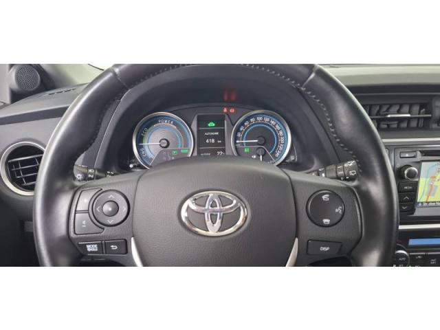 Toyota Auris image 2