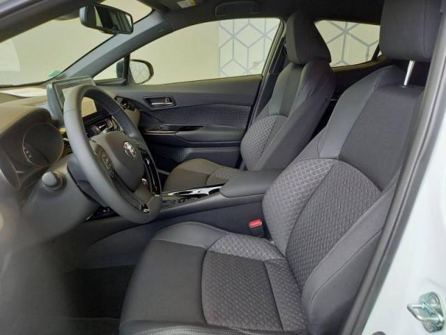 Toyota C-Hr image 1