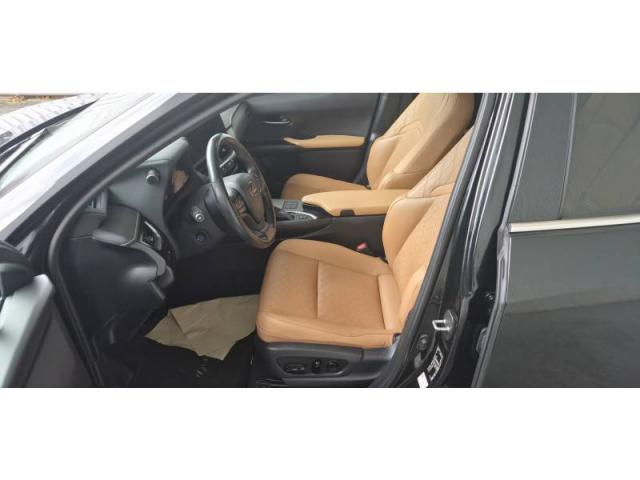 Lexus Ux image 7