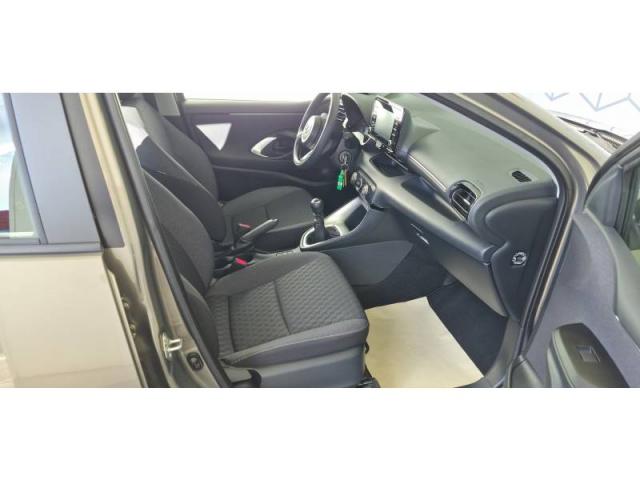 Toyota Yaris image 2