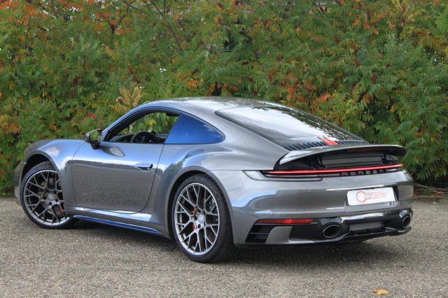 Porsche 911 image 2