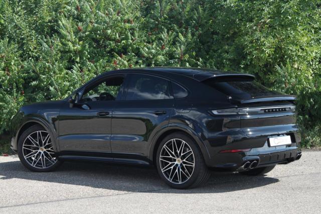 Porsche Cayenne image 2