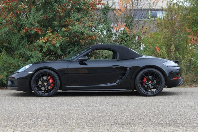 Porsche 718 image 2
