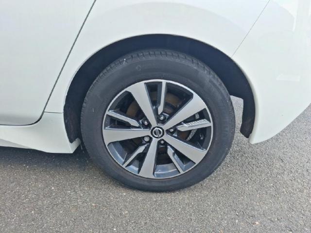 Nissan Leaf image 2