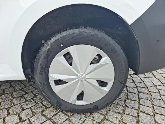 Nissan Townstar image 8