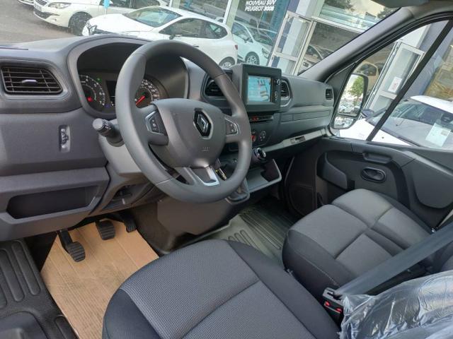 Renault Master image 2