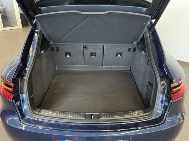 Porsche Macan image 9