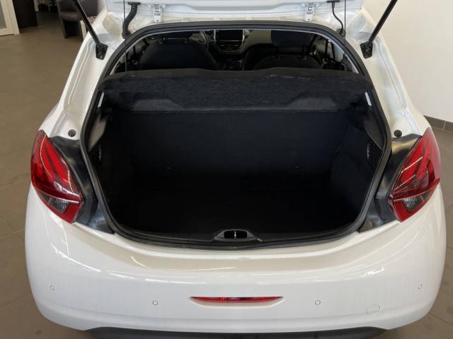 Peugeot 208 image 7