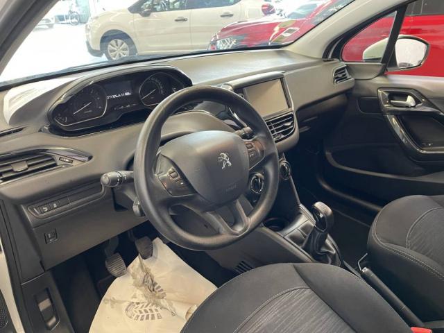 Peugeot 208 image 8