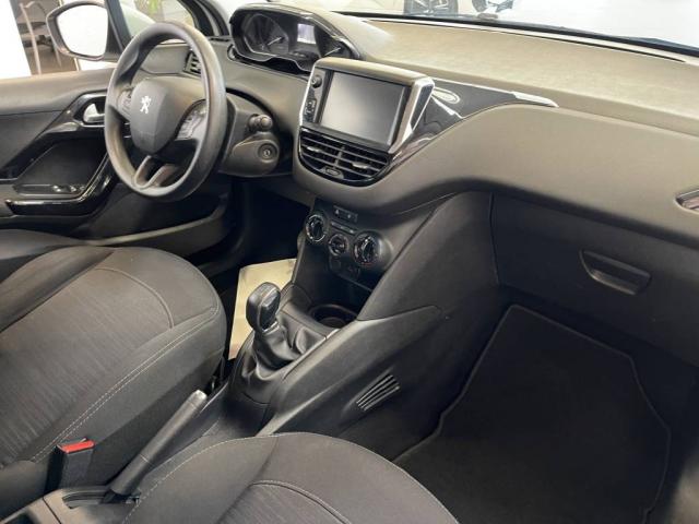 Peugeot 208 image 2